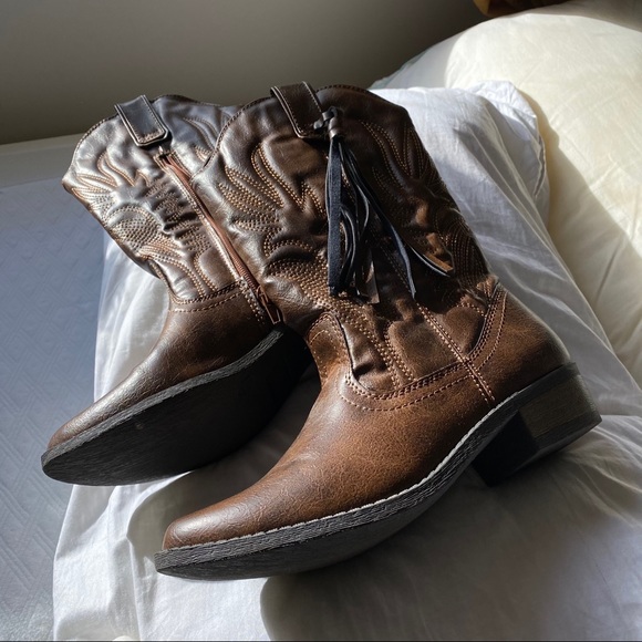 cowboy hat & boots ! yeehaw ladies 🤠 - Picture 3 of 3